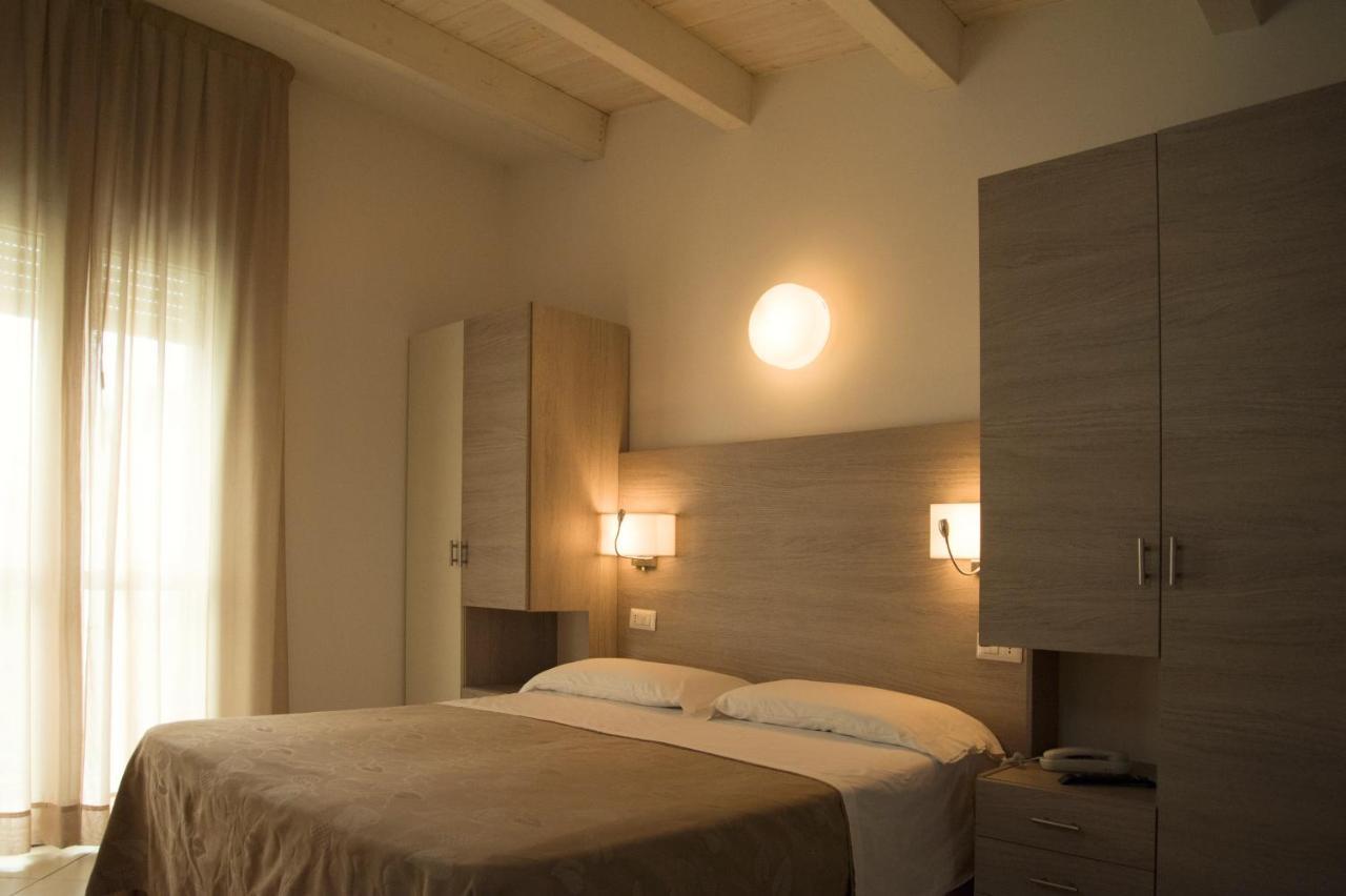 Hotel Villa Enea Cattolica Exterior photo